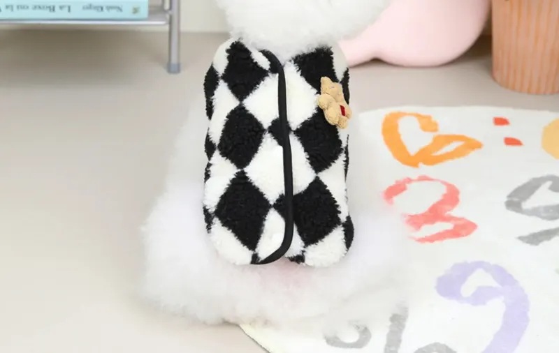 犬用のソフトフリースジャンプスーツ,子犬と子猫用のチェックウェア,コスチュームコート,ペット服,1個