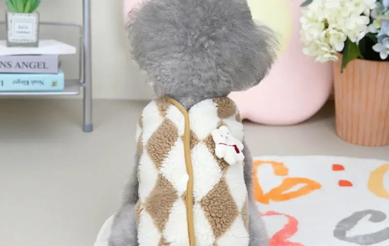犬用のソフトフリースジャンプスーツ,子犬と子猫用のチェックウェア,コスチュームコート,ペット服,1個