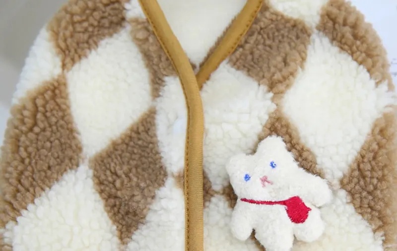 犬用のソフトフリースジャンプスーツ,子犬と子猫用のチェックウェア,コスチュームコート,ペット服,1個