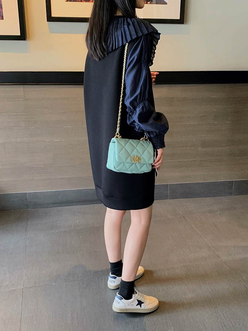 ひざ丈 ワンピース レディース ミニ 黒 無地 長袖 ビックカラー 切り替え 大人可愛い カジュアル 個性的 黒 紺 ワンピ ドレス ブラック コーデ 甘辛 ユニーク スポーティー ネイビー レトロ ひざ丈 ワンピース レディース ミニ 黒 無地 長袖 ビックカラー 切り替え 大人可愛い カジュアル 個性的 黒 紺 ワンピ ドレス ブラック コーデ 甘辛 ユニーク スポーティー ネイビー レトロ