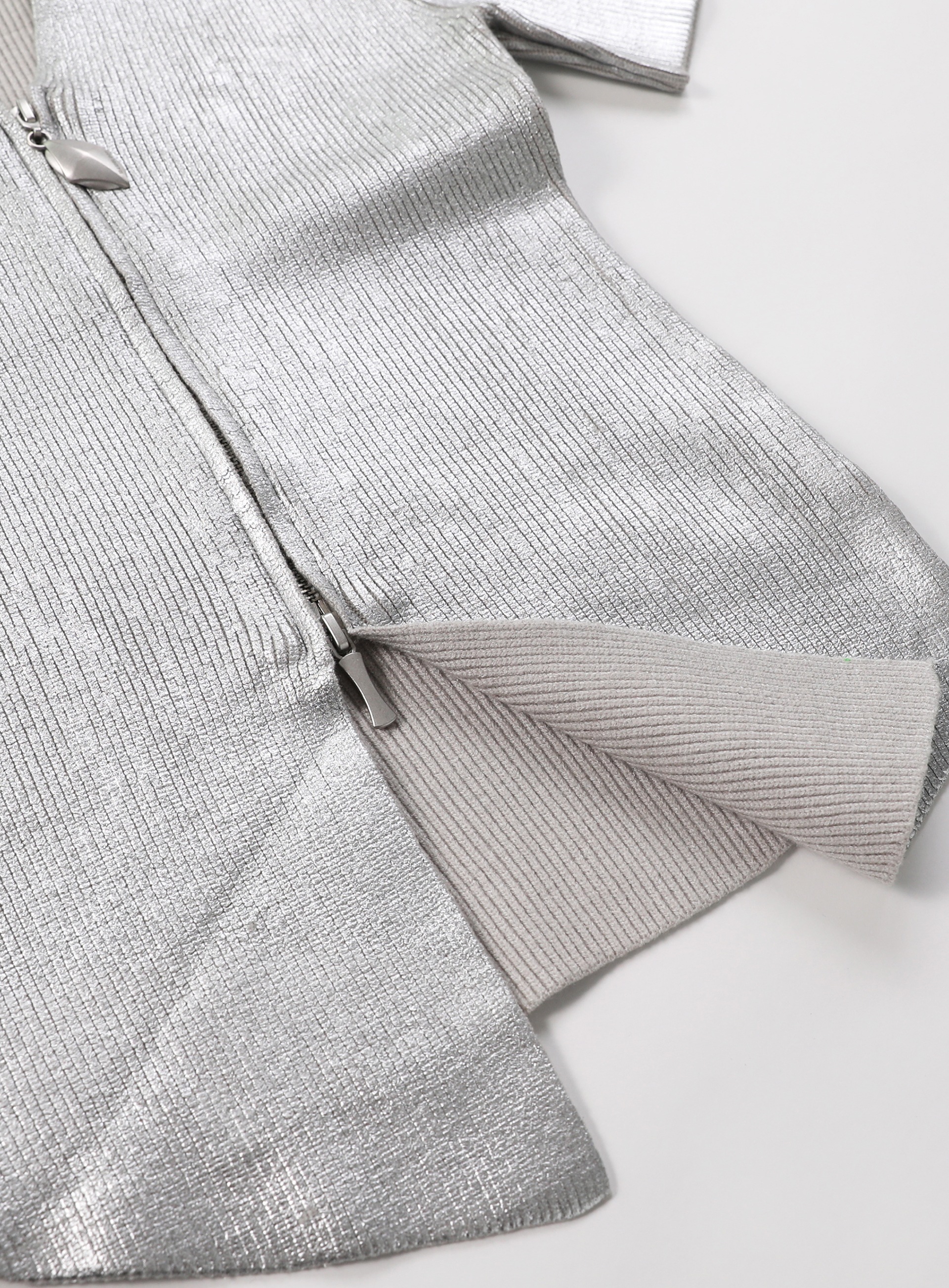 【BADBLOOD】 ELIPS METAL V - NECK COLLAR CARDIGAN : SILVER 【BADBLOOD】 ELIPS METAL V - NECK COLLAR CARDIGAN : SILVER