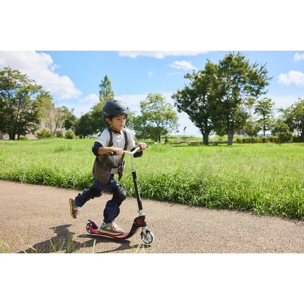 フロー キックスクーター ブラック WLGB773120 3才~50kgまで 保証期間:2年 フロー キックスクーター ブラック WLGB773120 3才~50kgまで 保証期間:2年