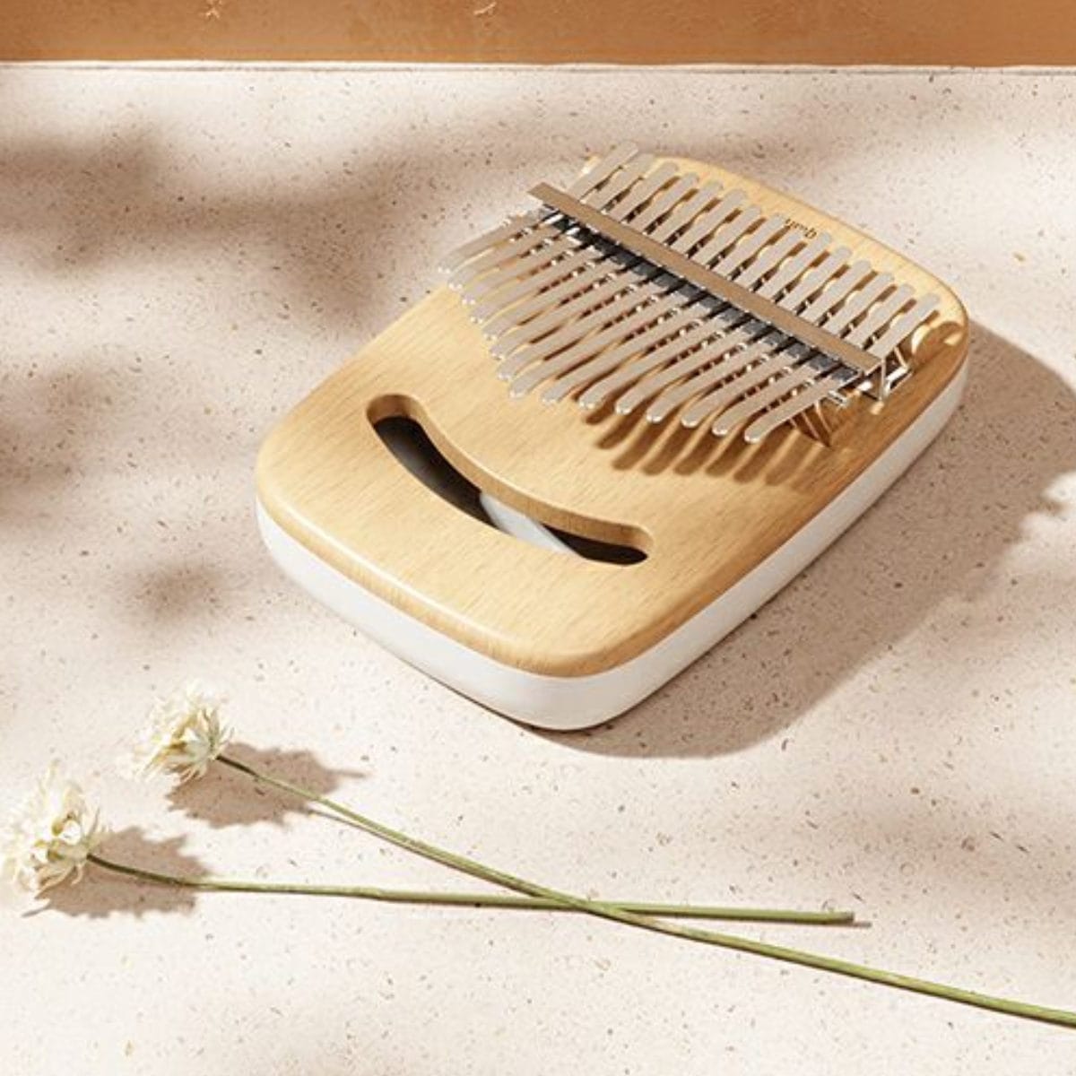 Umbra カリンバ 15キー 天然木 おしゃれ 初心者 サムピアノ 親指ピアノ 子供 プレゼント 楽器 民族楽器 ブナ インテリア 鍵盤楽器 音楽 かわいい 指ではじく 初心者向け 癒し