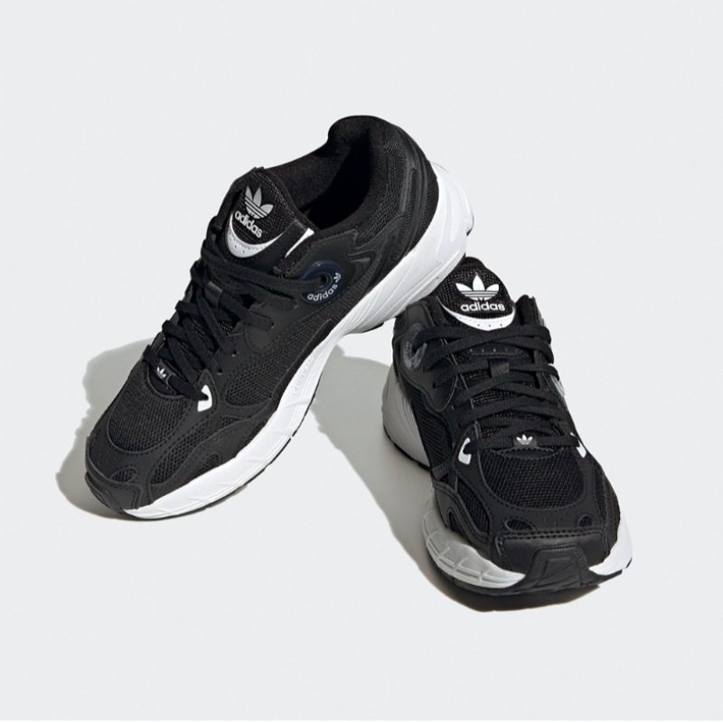 アディダスアスティア-コアブラック/IE9886