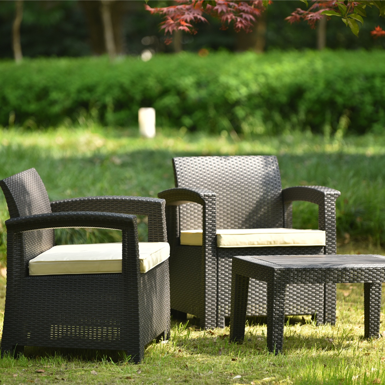 【大好評！最安値挑戦!】ラタン調 ガーデンファニチャー 3点 ガーデンテーブル ガーデンチェアー ラタン調 テーブル 家具 樹脂 ホテル カフェ ベランダ テラス 屋外家具 高級 ソファ ガーデンソフ