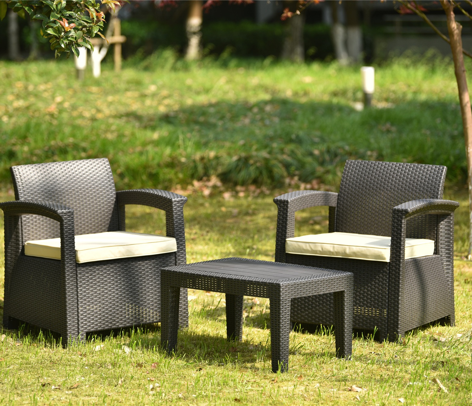 【大好評！最安値挑戦!】ラタン調 ガーデンファニチャー 3点 ガーデンテーブル ガーデンチェアー ラタン調 テーブル 家具 樹脂 ホテル カフェ ベランダ テラス 屋外家具 高級 ソファ ガーデンソフ