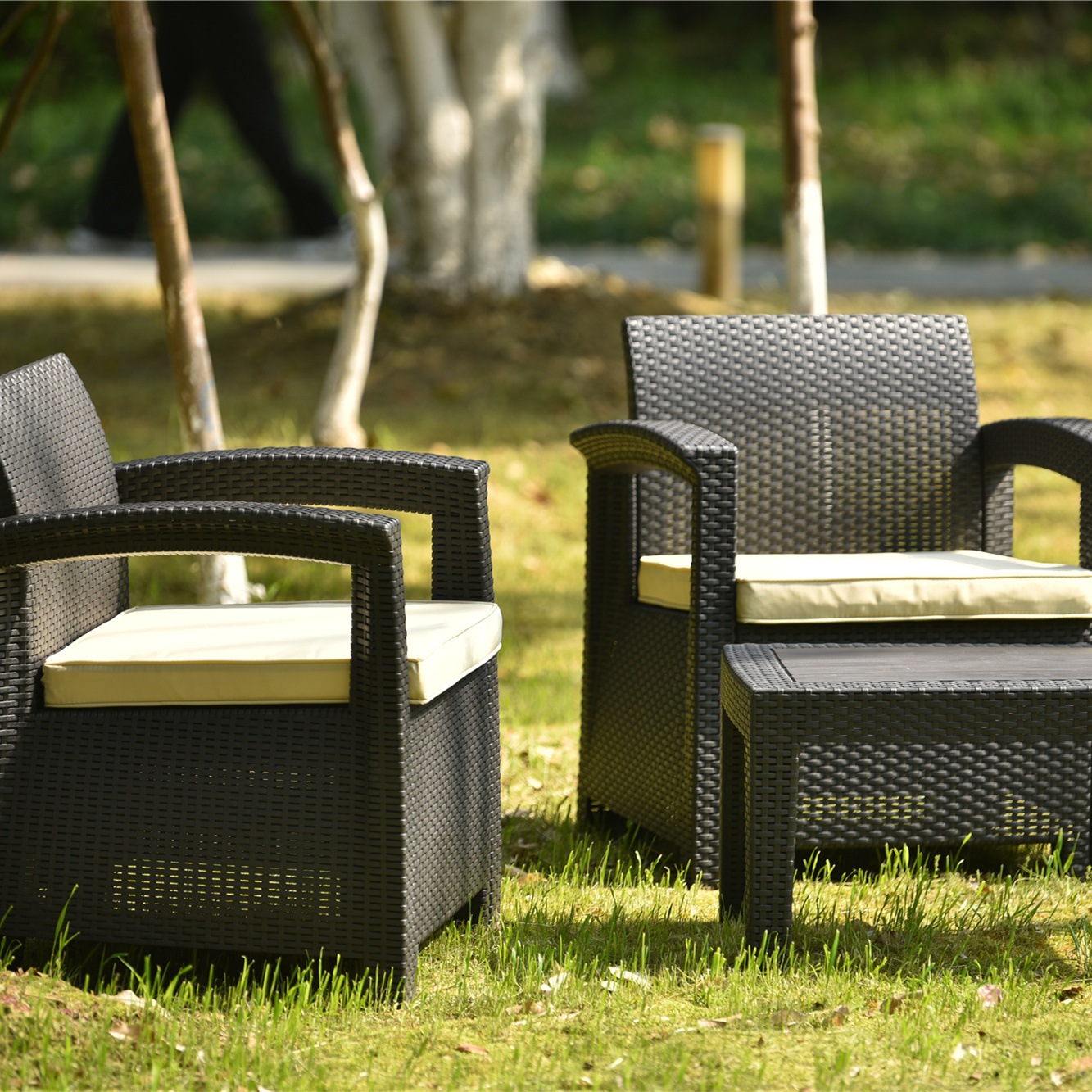 【大好評！最安値挑戦!】ラタン調 ガーデンファニチャー 3点 ガーデンテーブル ガーデンチェアー ラタン調 テーブル 家具 樹脂 ホテル カフェ ベランダ テラス 屋外家具 高級 ソファ ガーデンソフ