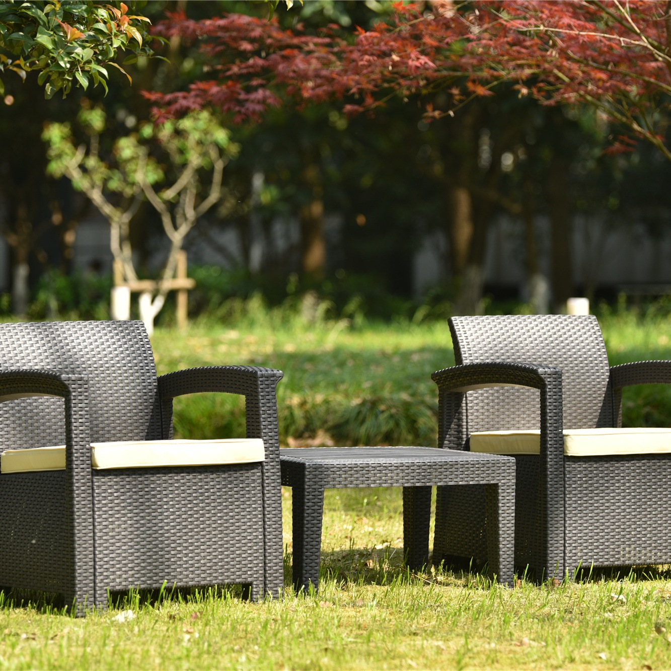 【大好評！最安値挑戦!】ラタン調 ガーデンファニチャー 3点 ガーデンテーブル ガーデンチェアー ラタン調 テーブル 家具 樹脂 ホテル カフェ ベランダ テラス 屋外家具 高級 ソファ ガーデンソフ