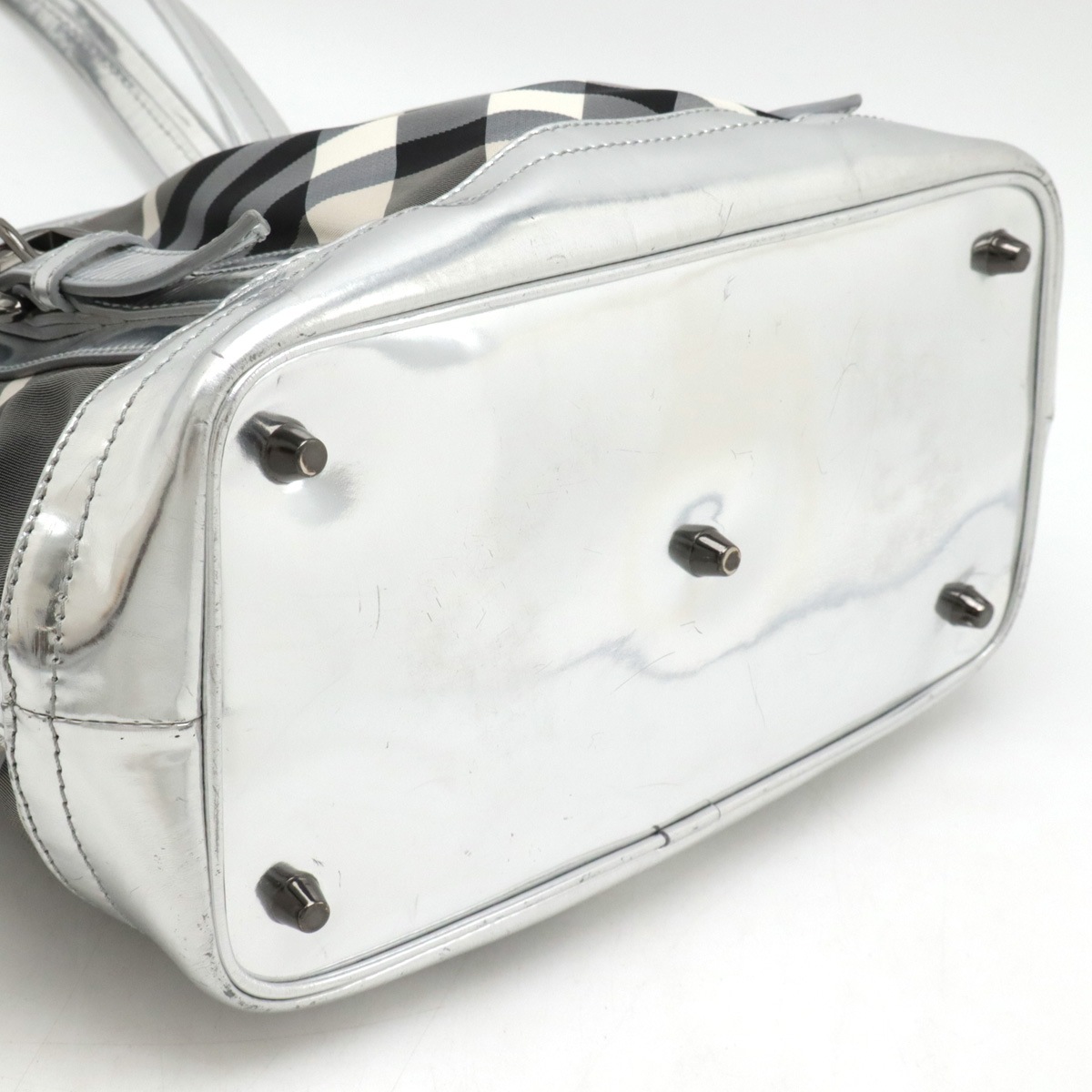 ビートチェック チェック柄 トートバッグ 2WAY ショルダーバッグ ナイロン パテントレザー グレー ブラック シルバ ビートチェック チェック柄 トートバッグ 2WAY ショルダーバッグ ナイロン パテントレザー グレー ブラック シルバ