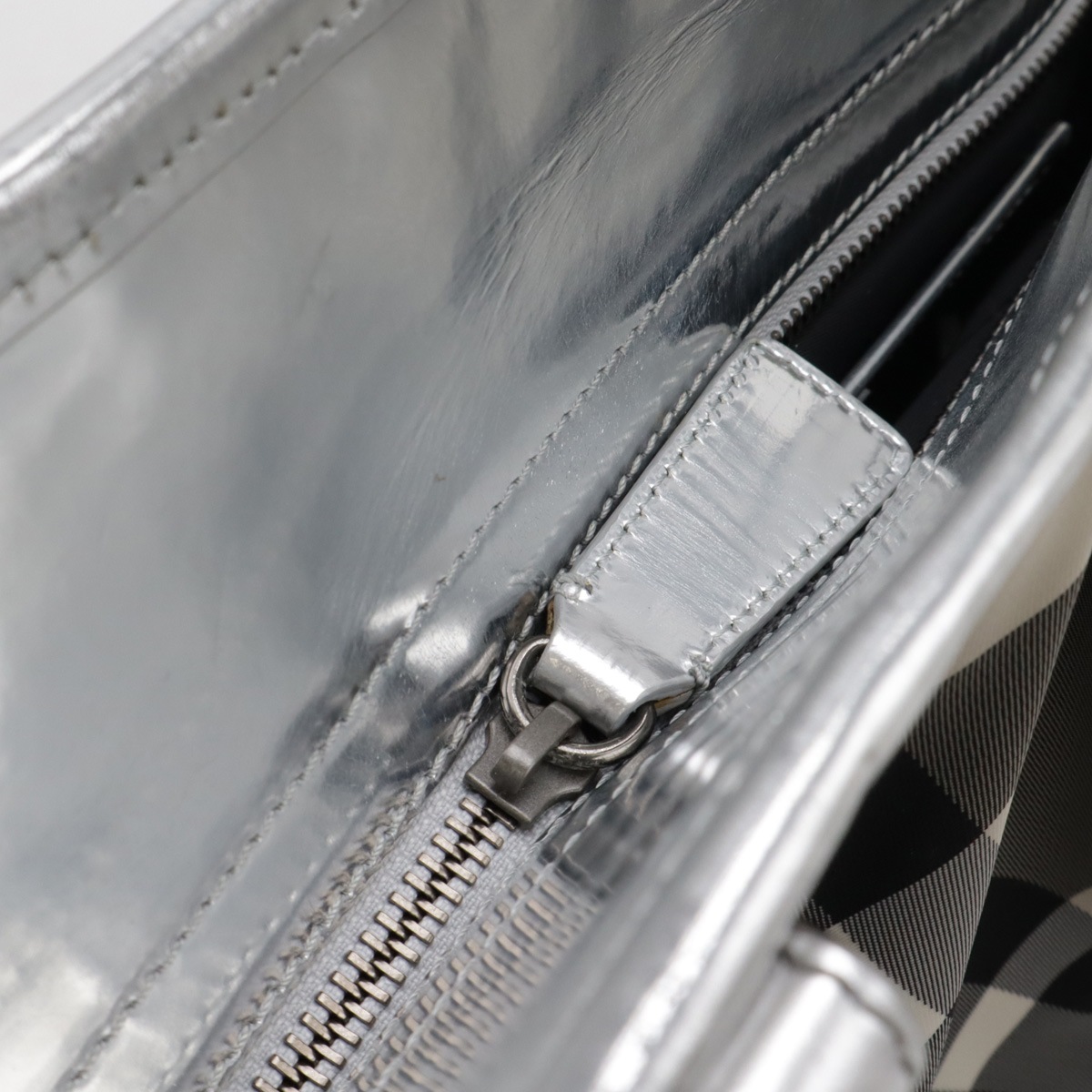 ビートチェック チェック柄 トートバッグ 2WAY ショルダーバッグ ナイロン パテントレザー グレー ブラック シルバ ビートチェック チェック柄 トートバッグ 2WAY ショルダーバッグ ナイロン パテントレザー グレー ブラック シルバ