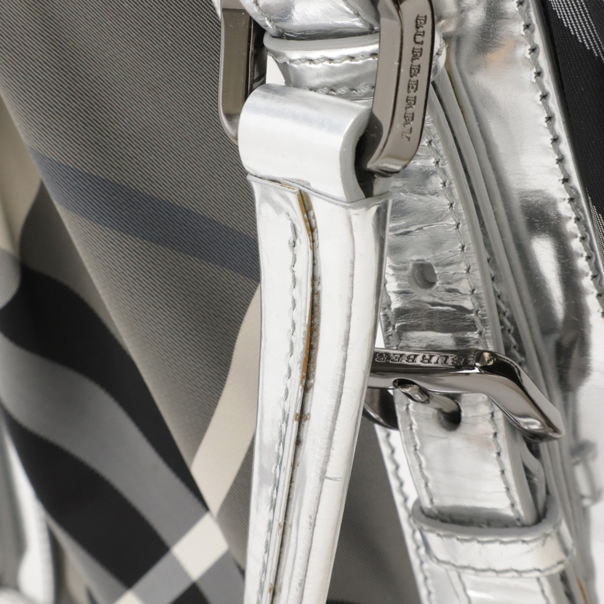 ビートチェック チェック柄 トートバッグ 2WAY ショルダーバッグ ナイロン パテントレザー グレー ブラック シルバ ビートチェック チェック柄 トートバッグ 2WAY ショルダーバッグ ナイロン パテントレザー グレー ブラック シルバ