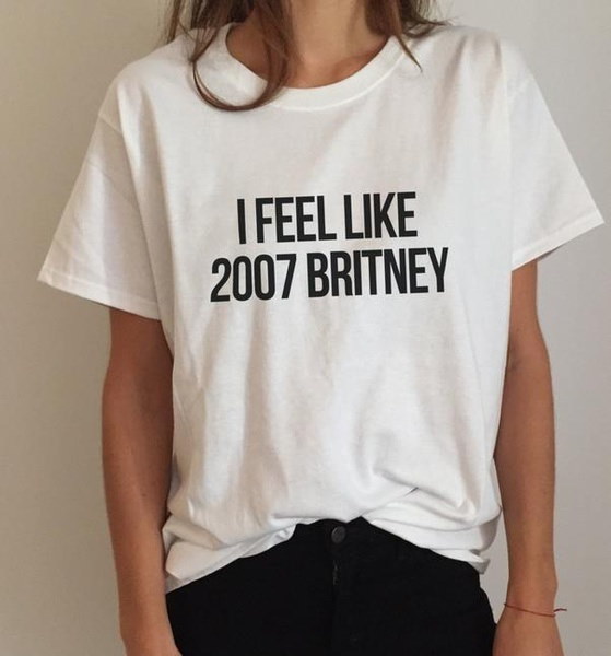 私は2007年のように感じているブリトニーレターズプリント女性Tシャツコットンカジュアルファニーシャツホワイトトップティー 私は2007年のように感じているブリトニーレターズプリント女性Tシャツコットンカジュアルファニーシャツホワイトトップティー