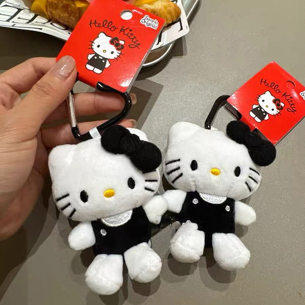 Qoo10] ハローキティ白黒ktラブバックルキーホル