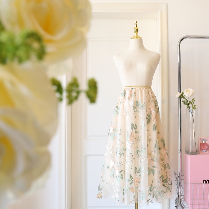 スカート レディース チュールスカート 韓国 フレアスカート 花柄スカート ロングスカート 2色 ミモレ丈 レース チュール 刺繍 花柄 透け感 切り替え Aライン ウエストゴム かわいい 大人可愛い