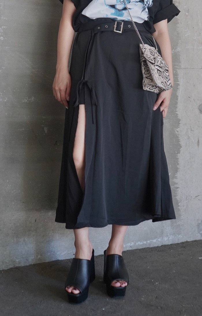 Slit Design Belted Flare Long Skirt (black) A,D,G レディース ボトムス