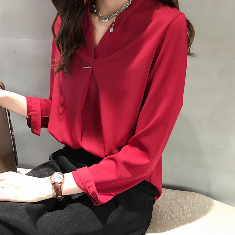 シャツ レディース スキッパーシャツ Vネック ブラウス トップス 長袖 光沢 とろみ シルクシャツ ノーカラー グリーン レッド ホワイト ブルー 大人可愛い きれいめ ガーリー ルーズ クール