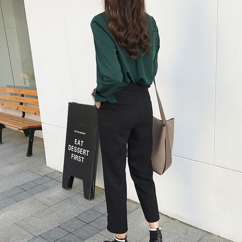 シャツ レディース スキッパーシャツ Vネック ブラウス トップス 長袖 光沢 とろみ シルクシャツ ノーカラー グリーン レッド ホワイト ブルー 大人可愛い きれいめ ガーリー ルーズ クール