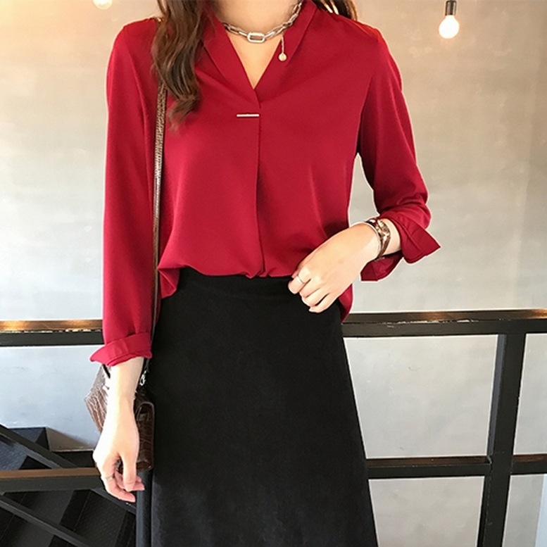シャツ レディース スキッパーシャツ Vネック ブラウス トップス 長袖 光沢 とろみ シルクシャツ ノーカラー グリーン レッド ホワイト ブルー 大人可愛い きれいめ ガーリー ルーズ クール