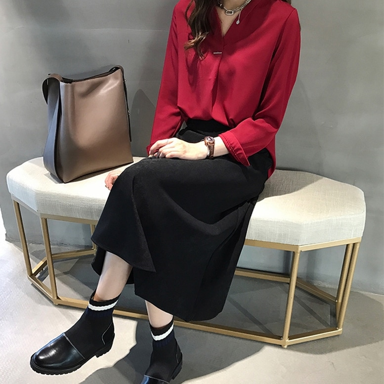 シャツ レディース スキッパーシャツ Vネック ブラウス トップス 長袖 光沢 とろみ シルクシャツ ノーカラー グリーン レッド ホワイト ブルー 大人可愛い きれいめ ガーリー ルーズ クール