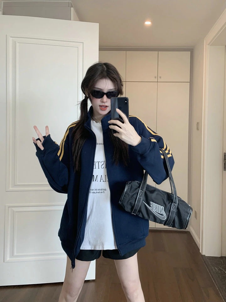 2025 春夏トップスかわいいパーカー ハイネック韓国風長袖ゆったり細見え白黒おしゃれレトロチャッシルエット甘め大人っぽ韓国フルサイズファッション系ルーズレディースサイドお出かけ学生通学トラック羽織り 2025 春夏トップスかわいいパーカー ハイネック韓国風長袖ゆったり細見え白黒おしゃれレトロチャッシルエット甘め大人っぽ韓国フルサイズファッション系ルーズレディースサイドお出かけ学生通学トラック羽織り