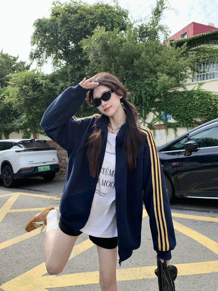 2025 春夏トップスかわいいパーカー ハイネック韓国風長袖ゆったり細見え白黒おしゃれレトロチャッシルエット甘め大人っぽ韓国フルサイズファッション系ルーズレディースサイドお出かけ学生通学トラック羽織り 2025 春夏トップスかわいいパーカー ハイネック韓国風長袖ゆったり細見え白黒おしゃれレトロチャッシルエット甘め大人っぽ韓国フルサイズファッション系ルーズレディースサイドお出かけ学生通学トラック羽織り