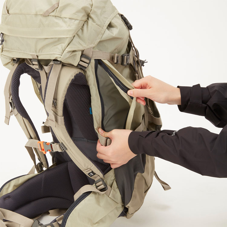 リッジ 30プラス スモール バックパック シルバーグレー H64×W28×D23cm（30L+） #501099-1010