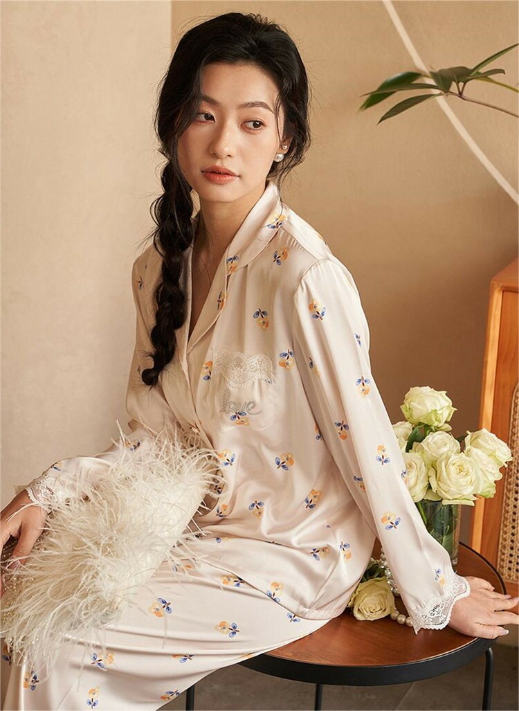 パジャマ レディース ルームウェア 花柄 レース vネック 前ボタン 上下セット 2点セット セットアップ ナイトウェア 寝巻き 部屋着 長袖 長ズボン 春夏 夏物 サテン シルクタッチ シンプ パジャマ レディース ルームウェア 花柄 レース vネック 前ボタン 上下セット 2点セット セットアップ ナイトウェア 寝巻き 部屋着 長袖 長ズボン 春夏 夏物 サテン シルクタッチ シンプ