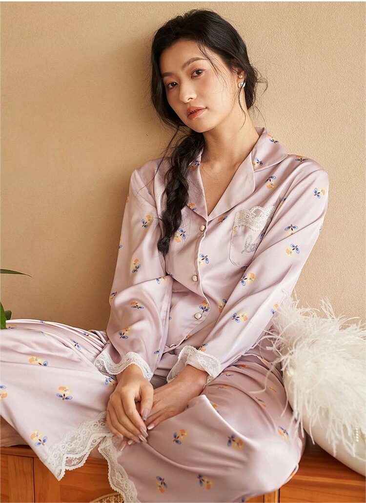パジャマ レディース ルームウェア 花柄 レース vネック 前ボタン 上下セット 2点セット セットアップ ナイトウェア 寝巻き 部屋着 長袖 長ズボン 春夏 夏物 サテン シルクタッチ シンプ パジャマ レディース ルームウェア 花柄 レース vネック 前ボタン 上下セット 2点セット セットアップ ナイトウェア 寝巻き 部屋着 長袖 長ズボン 春夏 夏物 サテン シルクタッチ シンプ