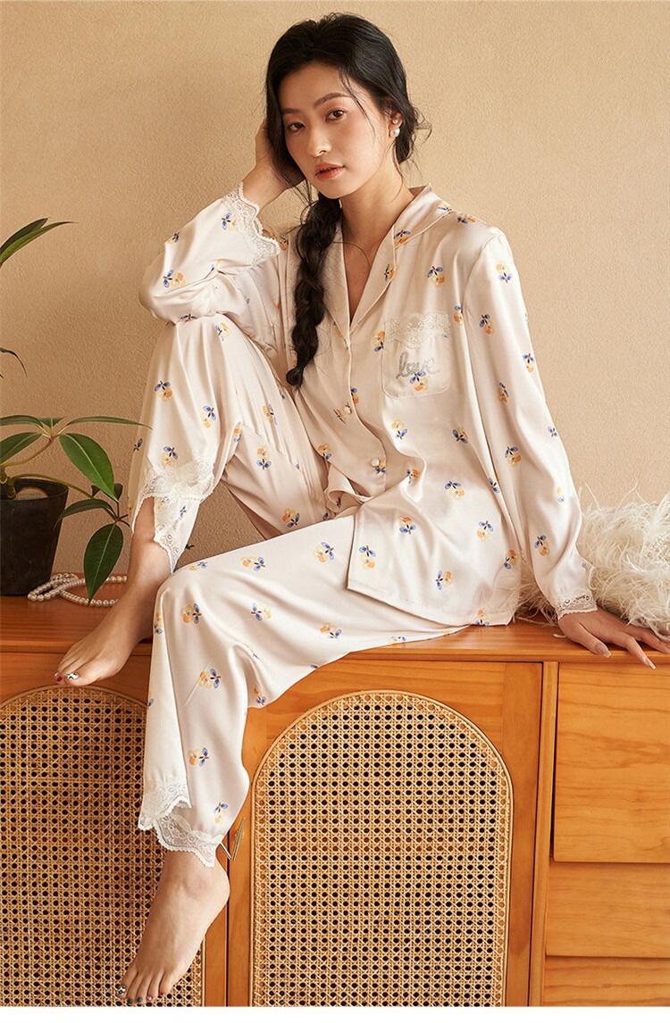 パジャマ レディース ルームウェア 花柄 レース vネック 前ボタン 上下セット 2点セット セットアップ ナイトウェア 寝巻き 部屋着 長袖 長ズボン 春夏 夏物 サテン シルクタッチ シンプ パジャマ レディース ルームウェア 花柄 レース vネック 前ボタン 上下セット 2点セット セットアップ ナイトウェア 寝巻き 部屋着 長袖 長ズボン 春夏 夏物 サテン シルクタッチ シンプ