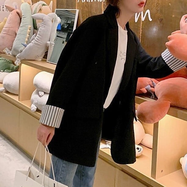 レディース ジャケット 上着 テーラードジャケット 羽織り アウター オーバーサイズ スーツ ラペルネック ストライプ インスタ映え 可愛い かわいい 韓国 かっこいい カジュアル 大人 上品 lou レディース ジャケット 上着 テーラードジャケット 羽織り アウター オーバーサイズ スーツ ラペルネック ストライプ インスタ映え 可愛い かわいい 韓国 かっこいい カジュアル 大人 上品 lou