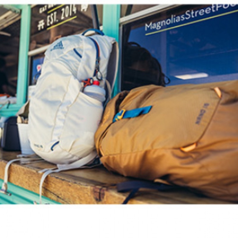 [Gregory] Gregory Nano 18-チョークホワイト軽量ハイキングバックパックデイハイキングバッグ