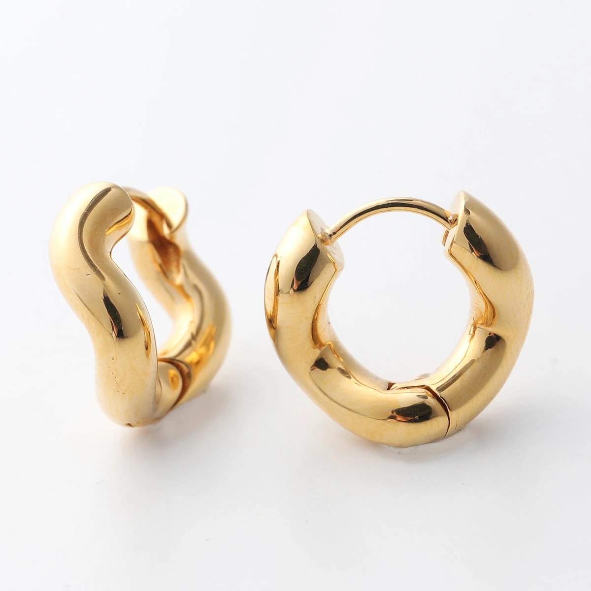 Charlotte Chesnais シャルロットシェネ ピアス BOUCLES DOREILLES PETIT WAVE 21BO104VER レディース フープピアス アクセサリー VERMEIL Charlotte Chesnais シャルロットシェネ ピアス BOUCLES DOREILLES PETIT WAVE 21BO104VER レディース フープピアス アクセサリー VERMEIL