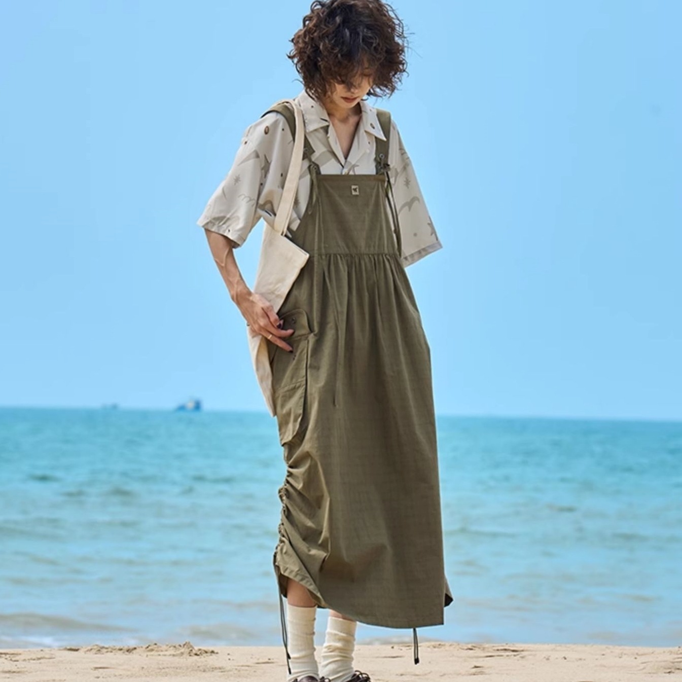 ワンピース ミモレ丈スカート ジャンパースカート ポケット シャーリング ドロストスカート かわいい 大人可愛い きれいめ シンプル 上品 おしゃれ カジュアル こなれ感 個性的 主役級 ラフ