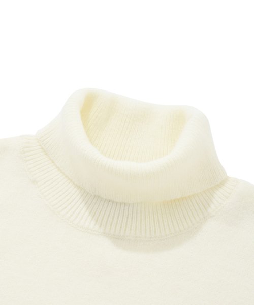 ウーマン クロップ C ロゴ タートルネック ニット CO2204KT76 ウーマン クロップ C ロゴ タートルネック ニット CO2204KT76