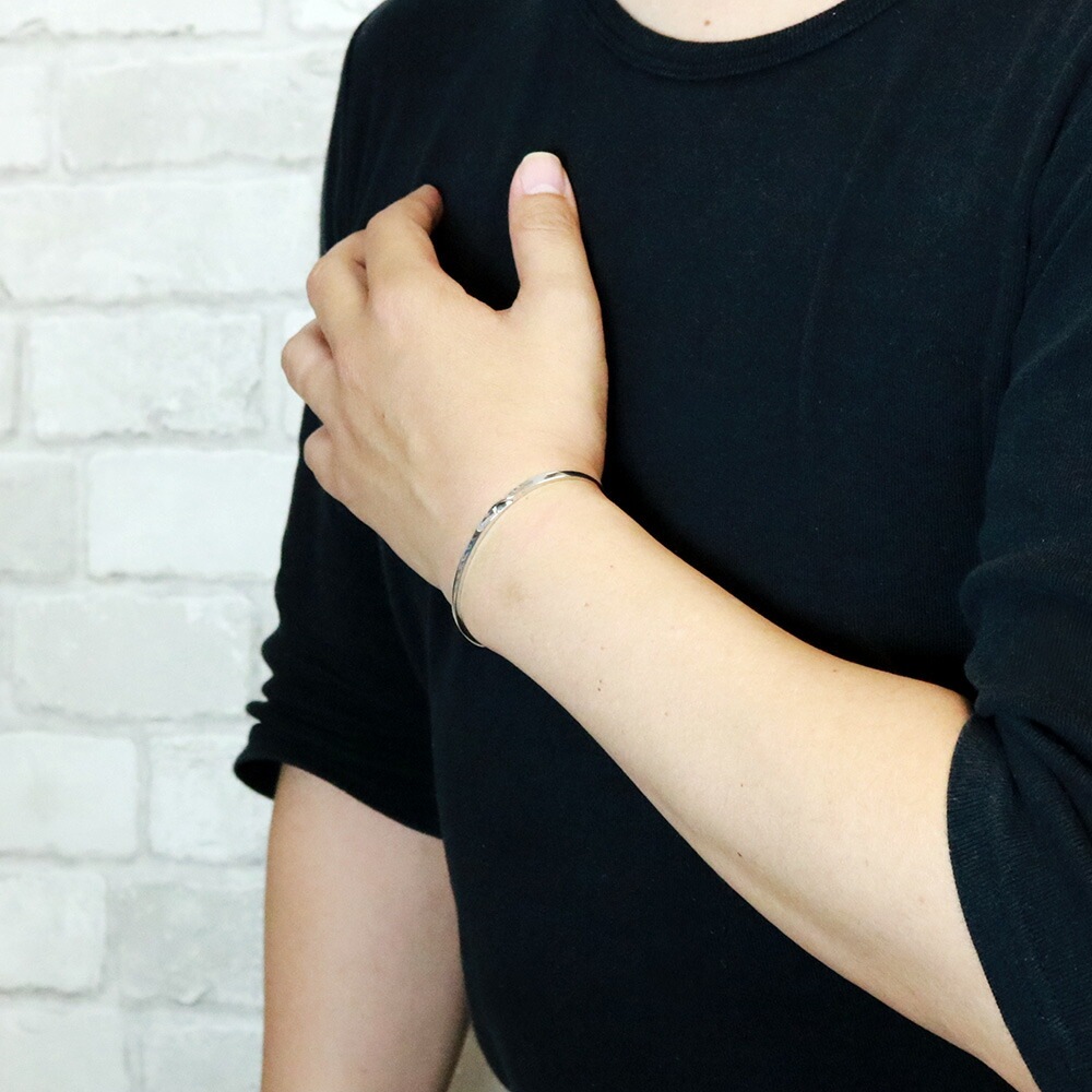 ペアバングル ブルーダイアモンド シルバー925製 メタル ツイスト 捻り ねじり スクリュー レデ ペアバングル ブルーダイアモンド シルバー925製 メタル ツイスト 捻り ねじり スクリュー レデ