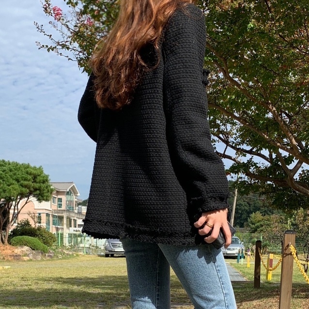 アウター ジャケット ノーカラージャケット 長袖 Vネック 胸ポケット 前開き デザインボタン ミディアム丈丈 かわいい 大人可愛い きれいめ シンプル 上品 おしゃれ かっこいい カジュアル レトロ アウター ジャケット ノーカラージャケット 長袖 Vネック 胸ポケット 前開き デザインボタン ミディアム丈丈 かわいい 大人可愛い きれいめ シンプル 上品 おしゃれ かっこいい カジュアル レトロ