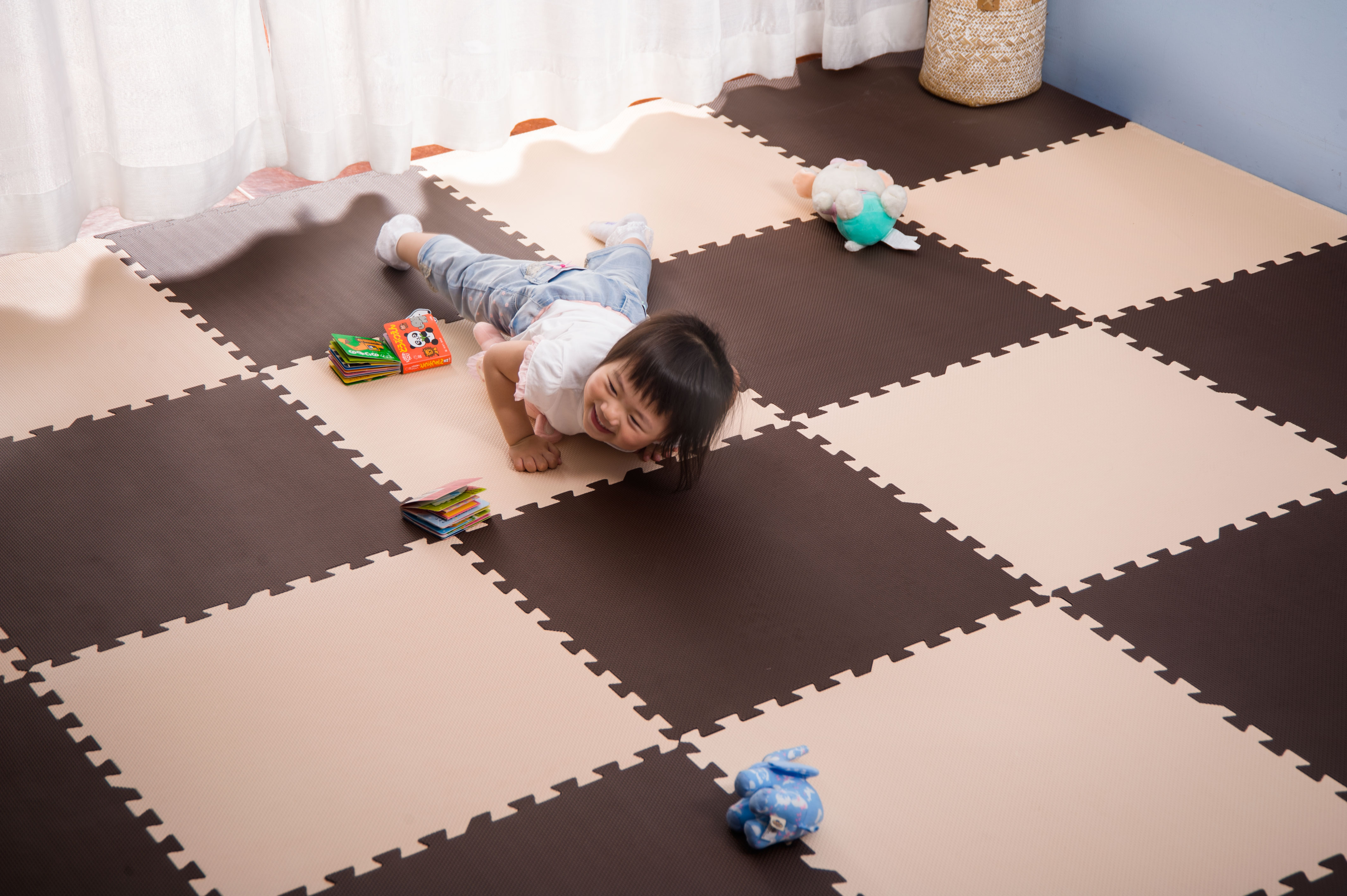 ジョイントマット 大判60cm 3畳 16枚 厚手 2cm おしゃれ EVA高品質 防音断熱 安心のノンホル 転倒防止 サイドパーツ付き【ブラウンベージュ】 ジョイントマット 大判60cm 3畳 16枚 厚手 2cm おしゃれ EVA高品質 防音断熱 安心のノンホル 転倒防止 サイドパーツ付き【ブラウンベージュ】