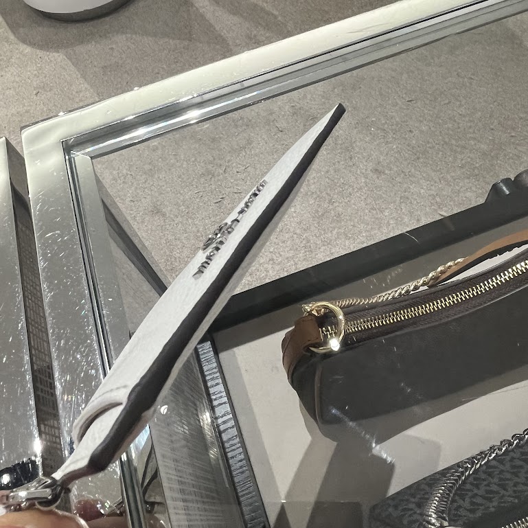 即発 正規品 USA直送 アウトレット ID チェーン カードホルダー スモール 32F2ST9D5L/36S3LCOF3L 即発 正規品 USA直送 アウトレット ID チェーン カードホルダー スモール 32F2ST9D5L/36S3LCOF3L