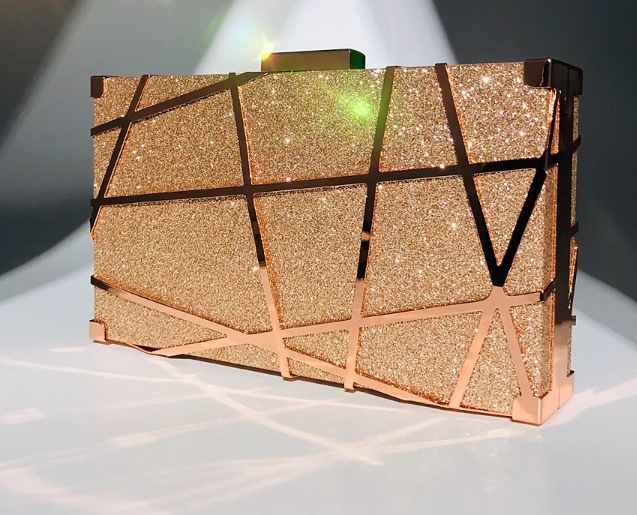 バッグ カバン レディース ショルダー 斜めがけ 肩がけ 手持ち パーティー クラッチ スクエア 四角 チェーン 硬い ハード ロック式 PU 大人可愛い きれいめ 上品 お洒落 かっこいい こなれ感 バッグ カバン レディース ショルダー 斜めがけ 肩がけ 手持ち パーティー クラッチ スクエア 四角 チェーン 硬い ハード ロック式 PU 大人可愛い きれいめ 上品 お洒落 かっこいい こなれ感