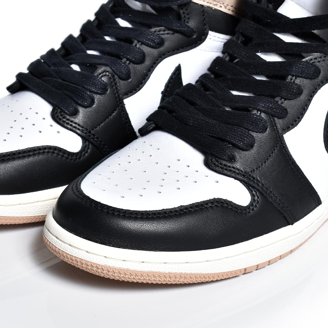 NIKE WMNS AIR JORDAN 1 RETRO HI OG 