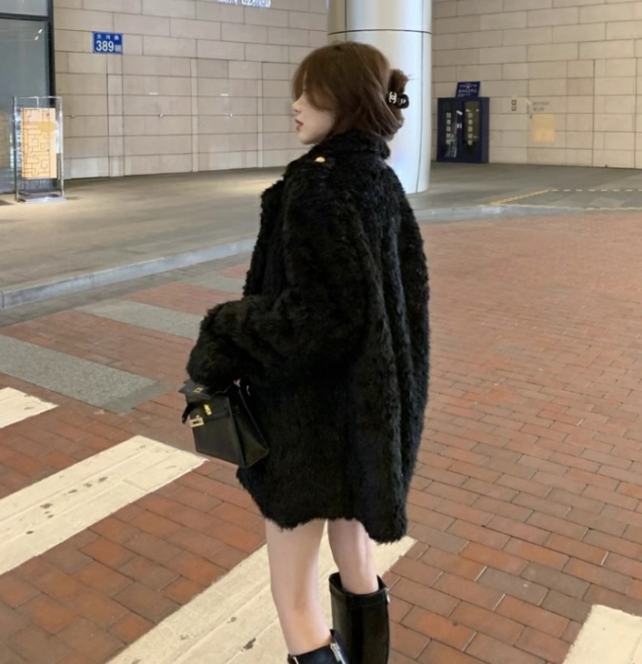 レディース コート アウター ファー ミディアム 長袖 袖あり Vネック 襟付き ポケット 前開き ポリエステル かわいい 大人可愛い シンプル 上品 おしゃれ ラフ 主役級 存在感 都会的 無地 秋 レディース コート アウター ファー ミディアム 長袖 袖あり Vネック 襟付き ポケット 前開き ポリエステル かわいい 大人可愛い シンプル 上品 おしゃれ ラフ 主役級 存在感 都会的 無地 秋