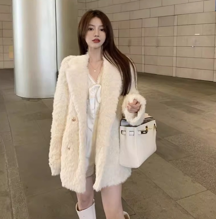 レディース コート アウター ファー ミディアム 長袖 袖あり Vネック 襟付き ポケット 前開き ポリエステル かわいい 大人可愛い シンプル 上品 おしゃれ ラフ 主役級 存在感 都会的 無地 秋 レディース コート アウター ファー ミディアム 長袖 袖あり Vネック 襟付き ポケット 前開き ポリエステル かわいい 大人可愛い シンプル 上品 おしゃれ ラフ 主役級 存在感 都会的 無地 秋