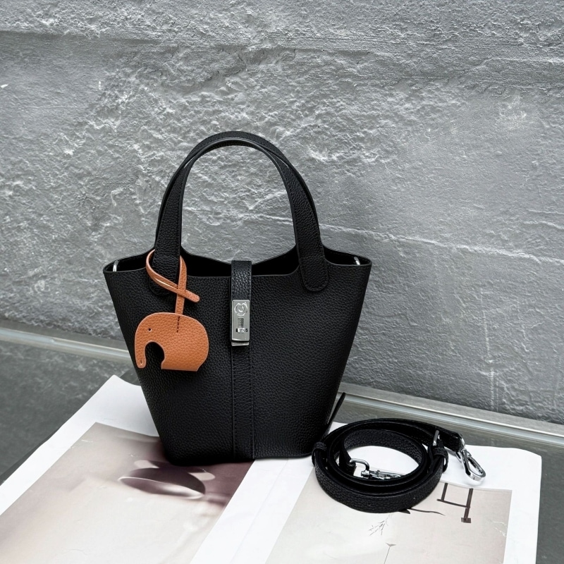 バッグ レディースバッグ ショルダーバッグ ハンドバッグ 肩掛けバック 手持ちバッグ 2way キューブ型バッグ バケツ型 きれいめ シンプル 大人 おしゃれ こなれ感 エレガント レディース デート バッグ レディースバッグ ショルダーバッグ ハンドバッグ 肩掛けバック 手持ちバッグ 2way キューブ型バッグ バケツ型 きれいめ シンプル 大人 おしゃれ こなれ感 エレガント レディース デート