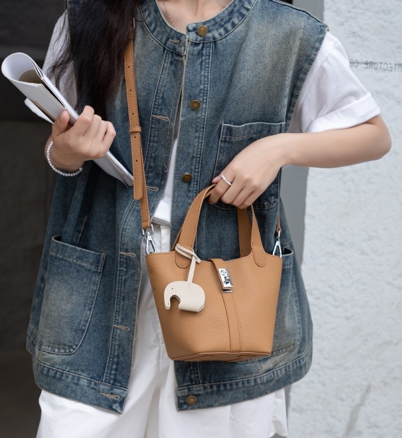 バッグ レディースバッグ ショルダーバッグ ハンドバッグ 肩掛けバック 手持ちバッグ 2way キューブ型バッグ バケツ型 きれいめ シンプル 大人 おしゃれ こなれ感 エレガント レディース デート バッグ レディースバッグ ショルダーバッグ ハンドバッグ 肩掛けバック 手持ちバッグ 2way キューブ型バッグ バケツ型 きれいめ シンプル 大人 おしゃれ こなれ感 エレガント レディース デート