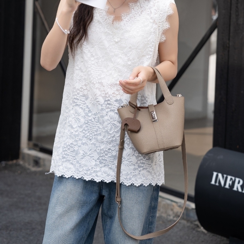 バッグ レディースバッグ ショルダーバッグ ハンドバッグ 肩掛けバック 手持ちバッグ 2way キューブ型バッグ バケツ型 きれいめ シンプル 大人 おしゃれ こなれ感 エレガント レディース デート バッグ レディースバッグ ショルダーバッグ ハンドバッグ 肩掛けバック 手持ちバッグ 2way キューブ型バッグ バケツ型 きれいめ シンプル 大人 おしゃれ こなれ感 エレガント レディース デート