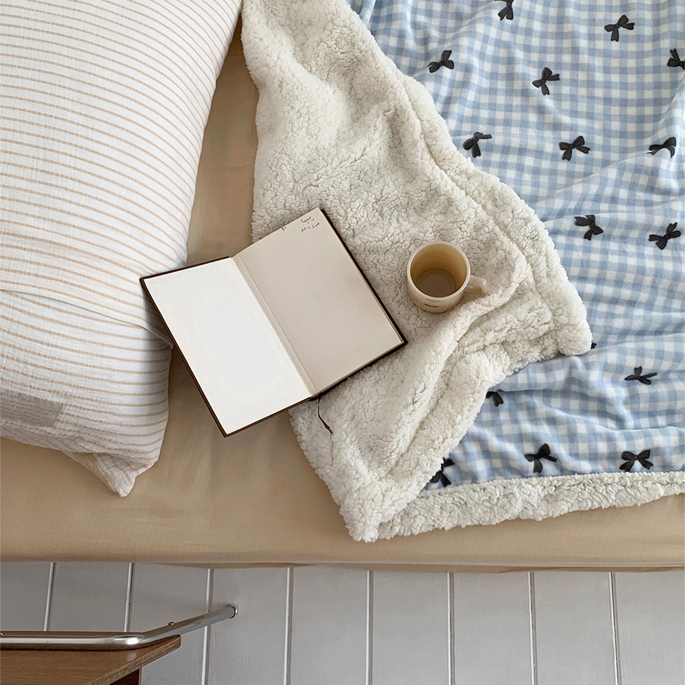 SNUG ブランケット 韓国雑貨 韓国インテリア 二重織ウール 持ち運び便利 2色から選べる ピンク ブルー 150×200cm