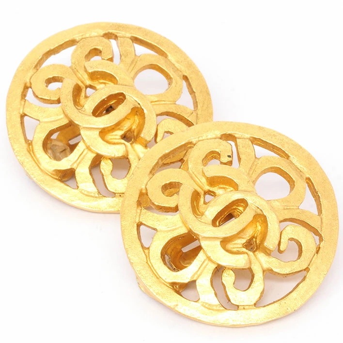 【美品】シャネル ココマーク 透かし ラウンド ゴールドカラー クリップ式 【イヤリング】 【美品】シャネル ココマーク 透かし ラウンド ゴールドカラー クリップ式 【イヤリング】