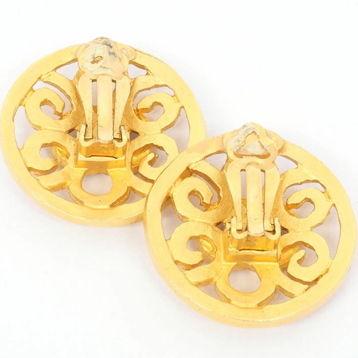 【美品】シャネル ココマーク 透かし ラウンド ゴールドカラー クリップ式 【イヤリング】 【美品】シャネル ココマーク 透かし ラウンド ゴールドカラー クリップ式 【イヤリング】