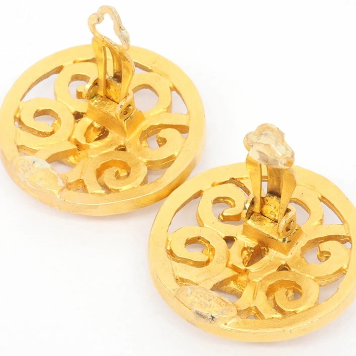 【美品】シャネル ココマーク 透かし ラウンド ゴールドカラー クリップ式 【イヤリング】 【美品】シャネル ココマーク 透かし ラウンド ゴールドカラー クリップ式 【イヤリング】
