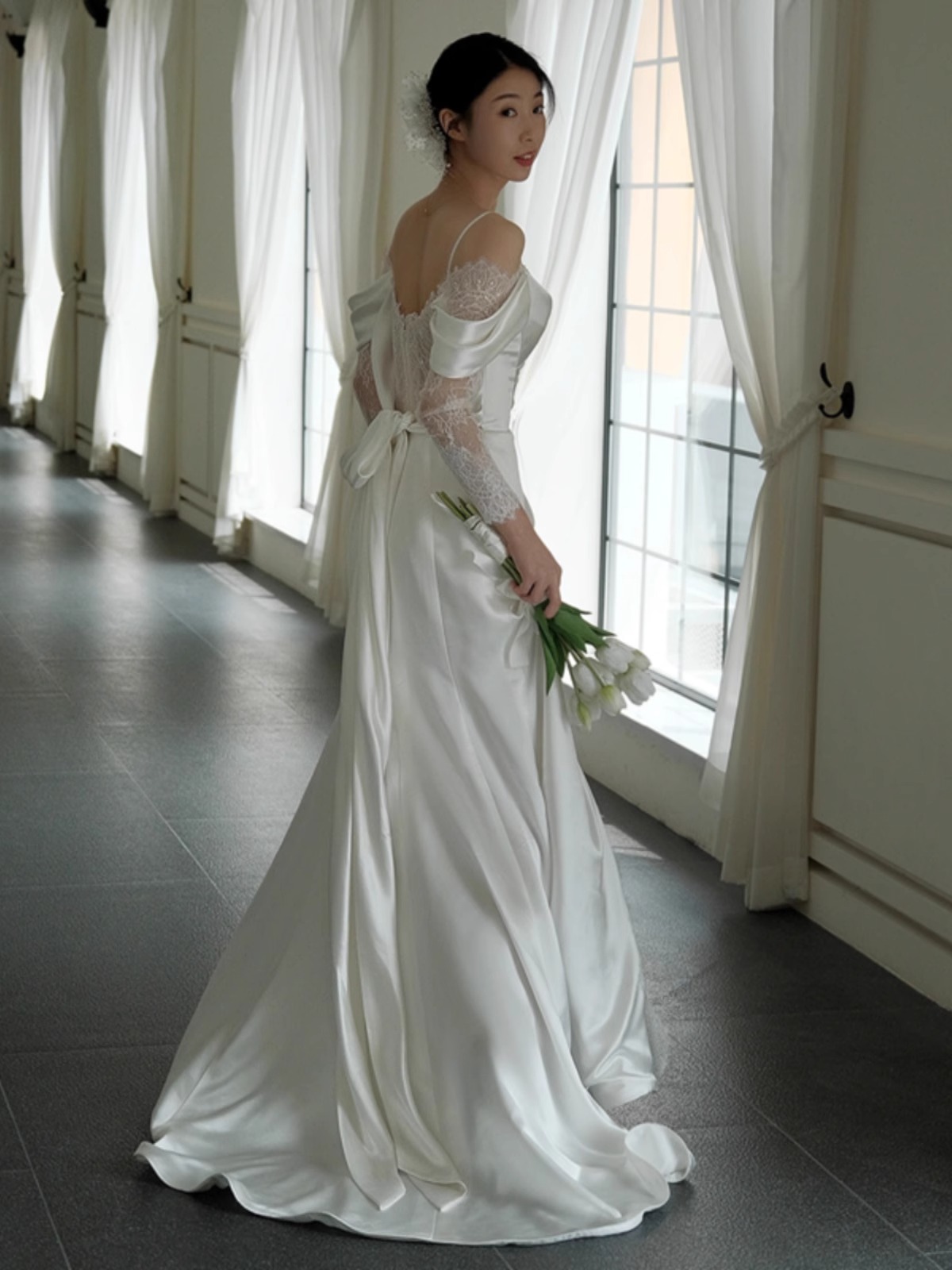 ワンショルダーフレンチライトウエディングドレス2023新型サスペンダーシンプル韓国式迎賓のお出かけ花嫁レースドレス